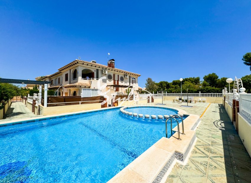 Bungalow for sale in Las Barcas, Punta Prima, Orihuela Costa. ID2539