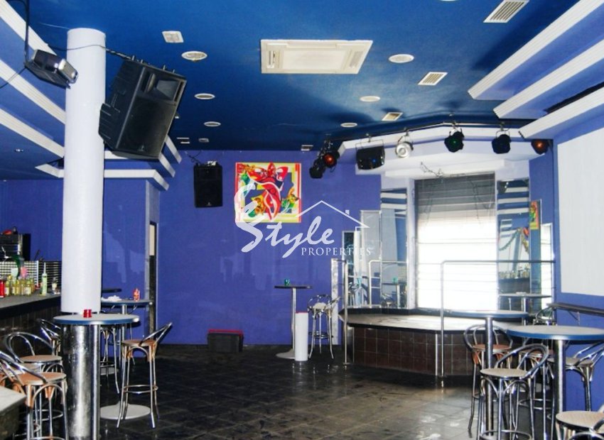 Business premises for sale in the city center of Torrevieja, Costa Blanca, Spain. ID081