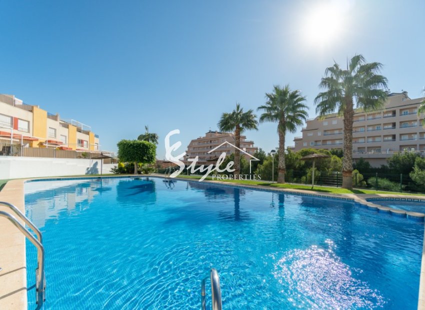Buy 3D townhouse with pool close to the sea in Playa Flamenca, Orihuela Costa. ID: 4232