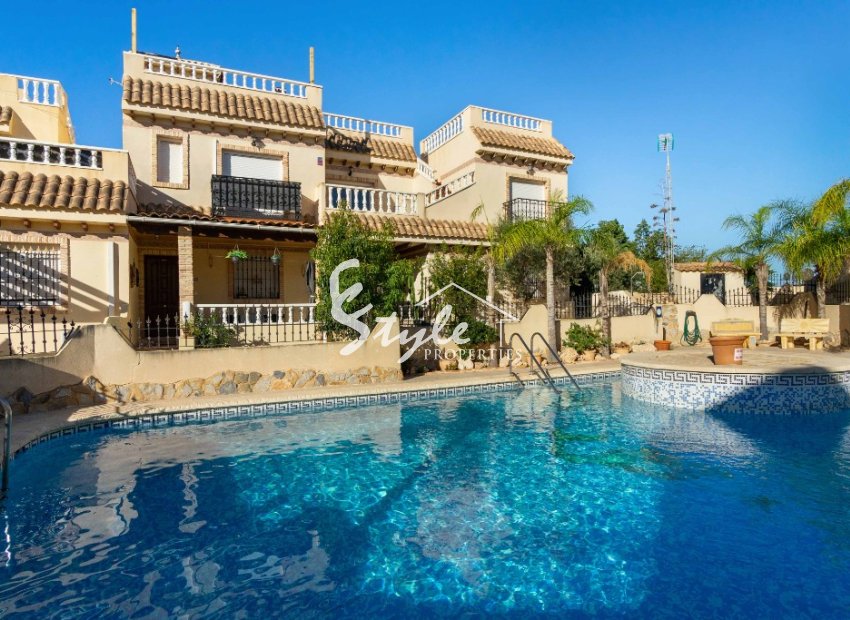 Buy 5 beds Chalet in La Florida close to the sea. ID 6155