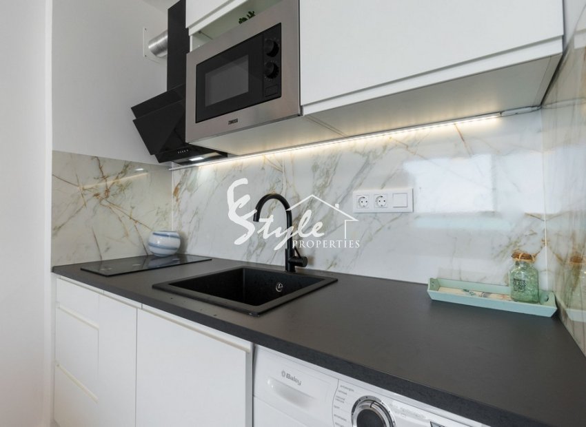 Buy apartment close to the beach in Torrelamata, Torrevieja. ID 6336