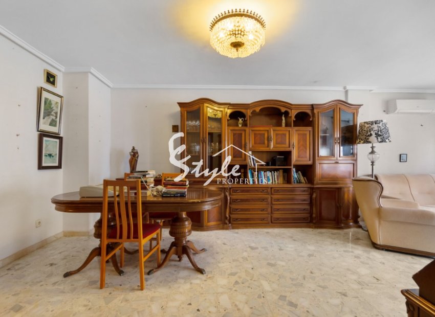 Buy apartment just 100 meters to the beach in Torrevieja, Costa Blanca. ID: 6209