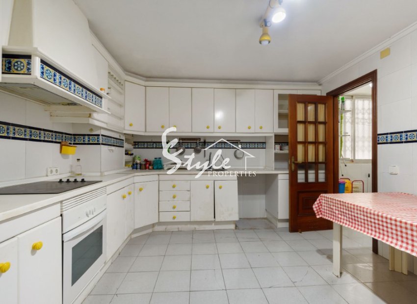 Buy apartment just 100 meters to the beach in Torrevieja, Costa Blanca. ID: 6209