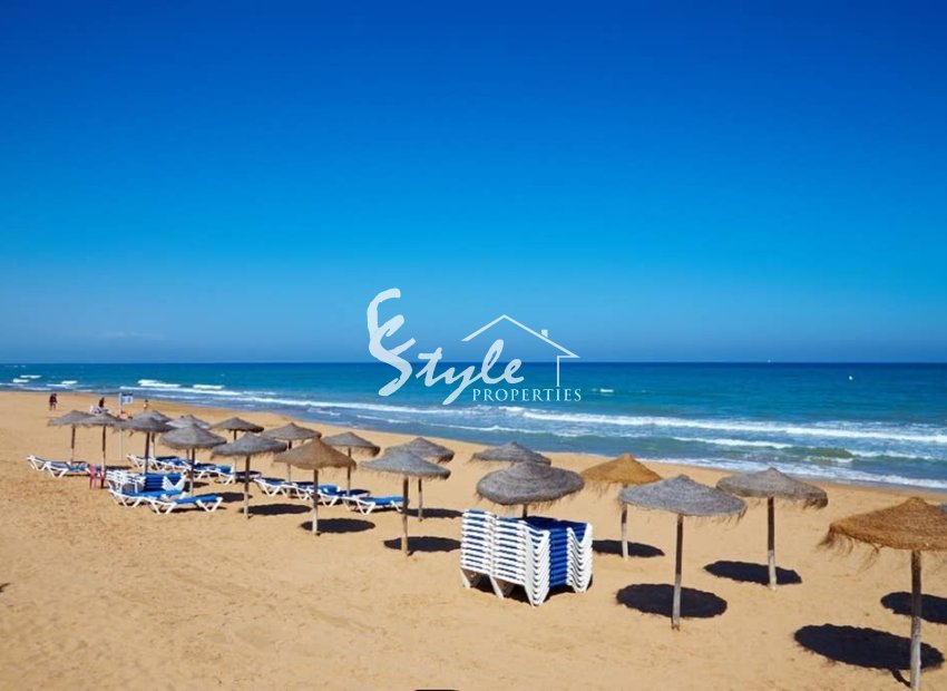 Buy apartment on the beach in La Mata, Torrevieja. ID 4037