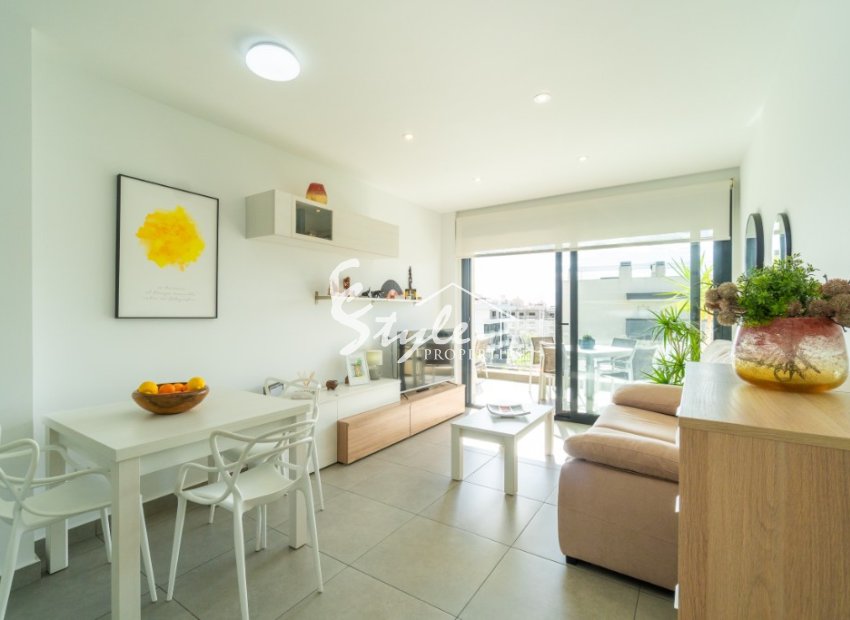 Buy apartment with pool in Costa Blanca close to golf in Villamartin. ID: 6332