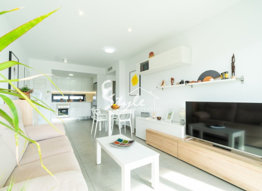 Buy apartment with pool in Costa Blanca close to golf in Villamartin. ID: 6332