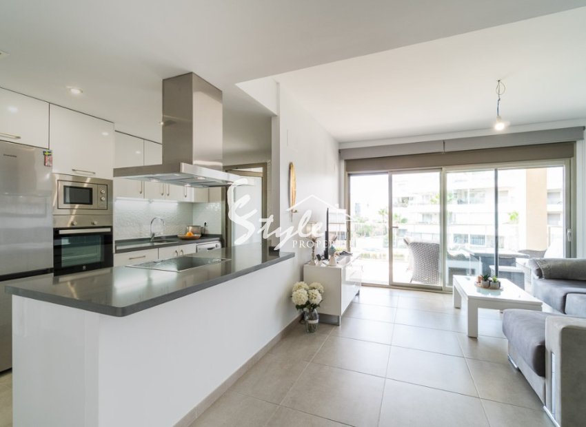 Buy apartment with pool in Costa Blanca close to golf in Villamartin. ID: 6352