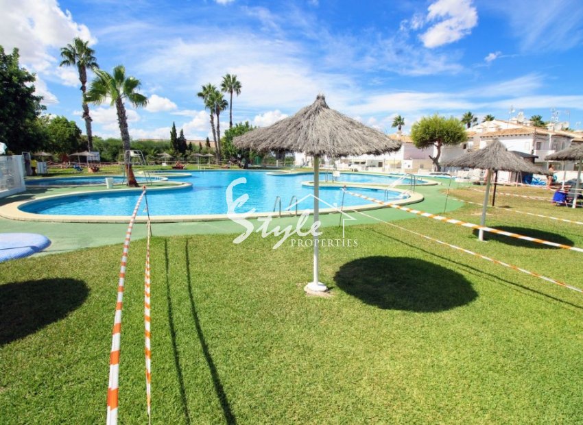 Buy bungalow close to the sea in Lago Jardin, Torrevieja, Costa Blanca. ID: 4290