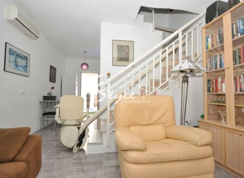 Buy bungalow in Costa Blanca near to the sea in Torrevieja. ID: 4509