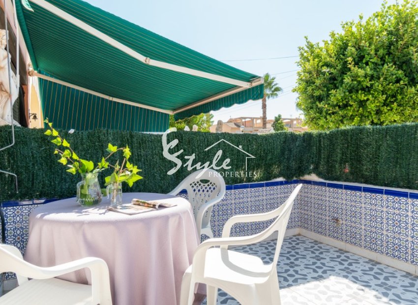 Buy bungalow with pool close to the sea in Playa Flamenca, Orihuela Costa. ID: 4018