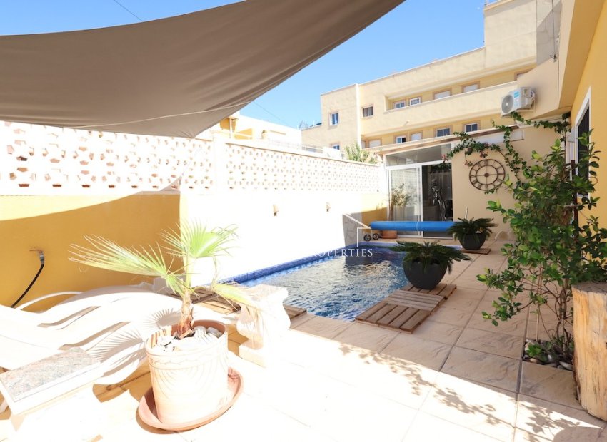Buy chalet with pool in Costa Blanca close to sea in Cabo Roig, Orihuela Costa. ID: 6268
