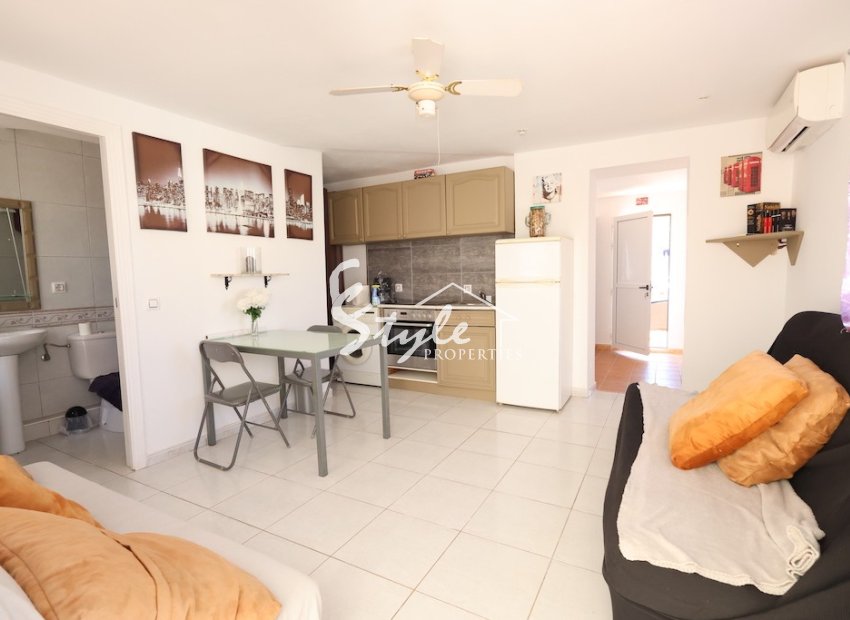 Buy chalet with pool in Costa Blanca close to sea in Cabo Roig, Orihuela Costa. ID: 6268