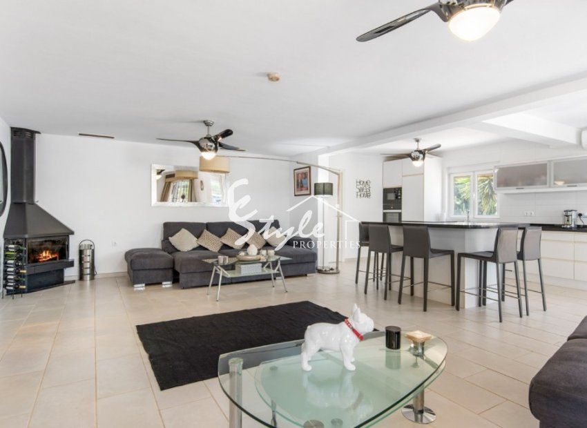 Buy country house with pool and garden in Catral Costa, Blanca . ID 4924