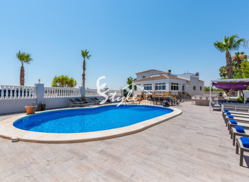 Buy country house with pool and garden in Catral Costa, Blanca . ID 4924
