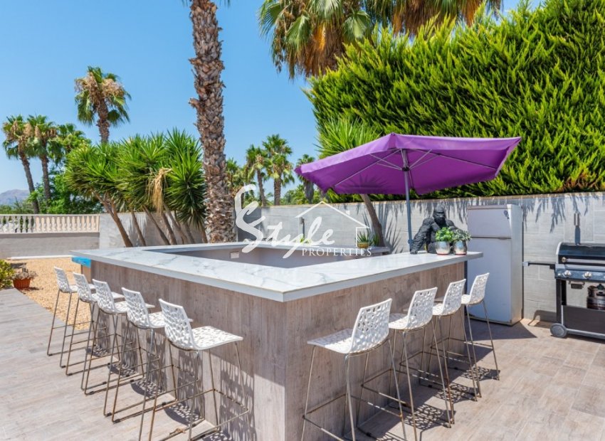 Buy country house with pool and garden in Catral Costa, Blanca . ID 4924