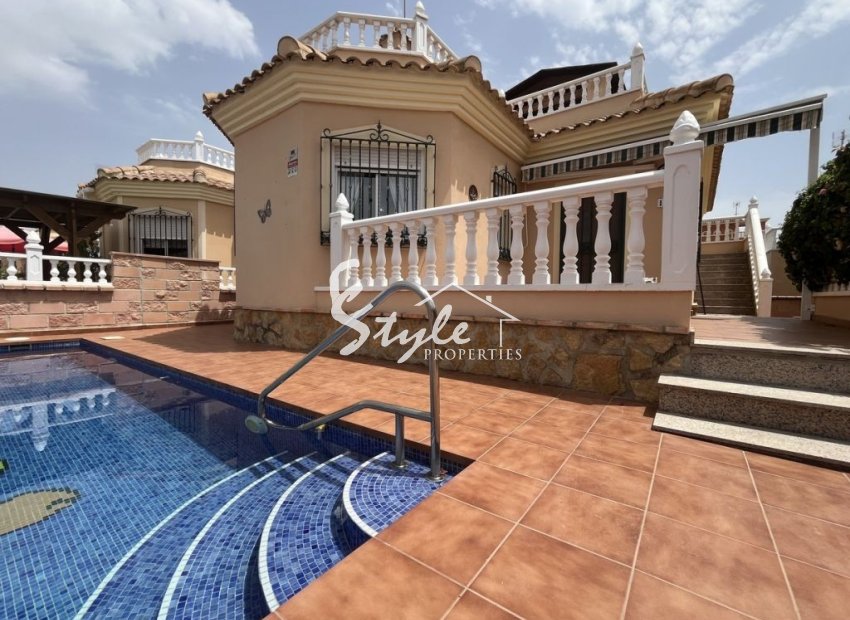 Buy country villa in Almoradi, Costa Blanca. ID: ST-6355
