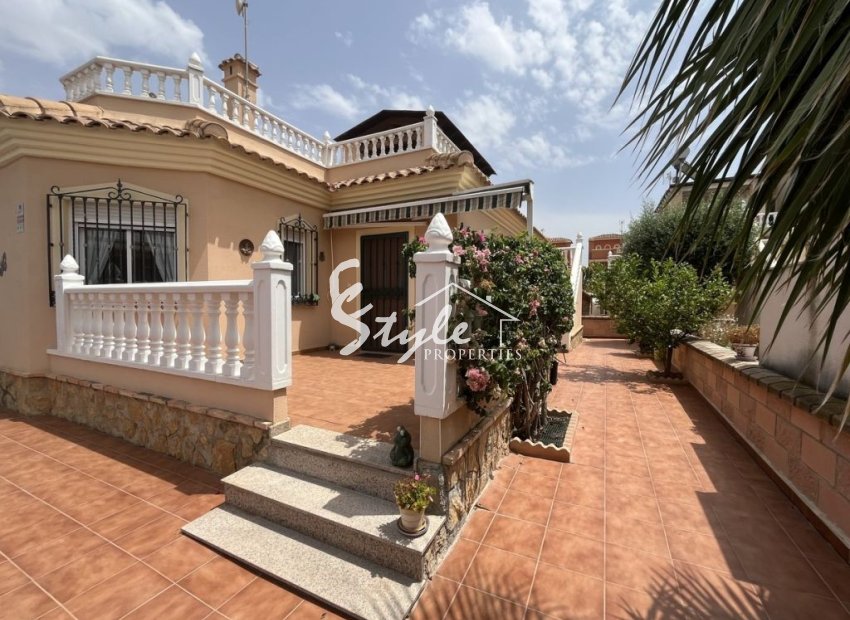 Buy country villa in Almoradi, Costa Blanca. ID: ST-6355