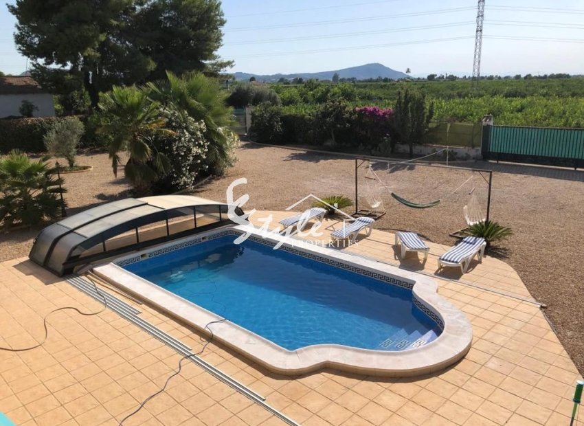 Buy country villa on a large plot in Almoradi, Costa Blanca. ID: 6116