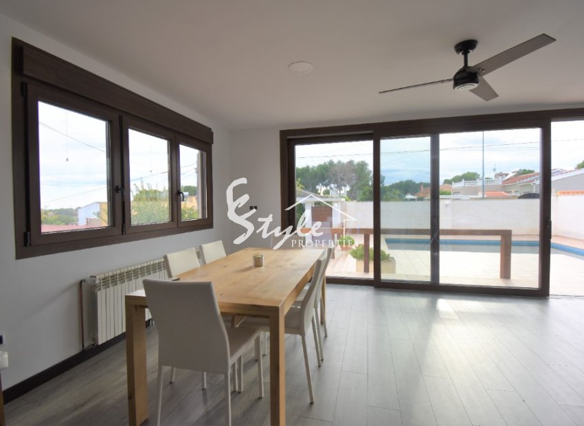 Buy detached house with pool in Pinar de Campoverde, Costa Blanca, Spain. ID: 4275