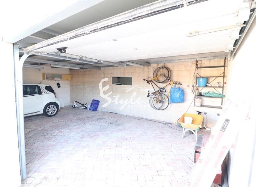 Buy detached villa near the golf course in Los Dolses, Villamartin. ID: 6267