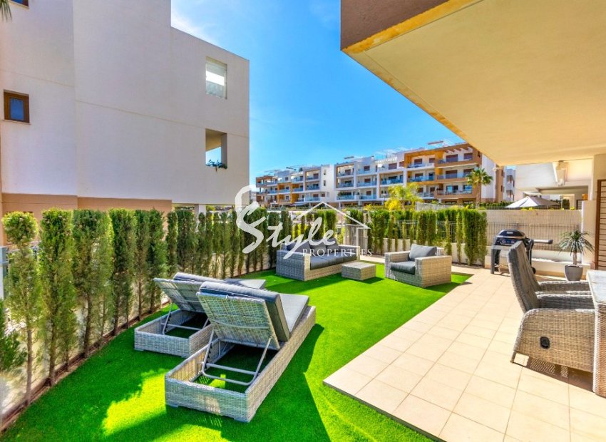 Buy ground floor apartment with large terrace in Costa Blanca close to golf in Villamartin. ID: 6163