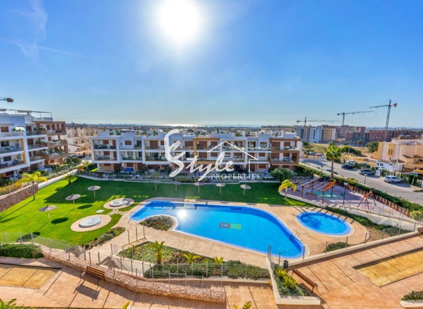 Buy ground floor apartment with large terrace in Costa Blanca close to golf in Villamartin. ID: 6163