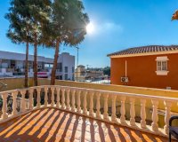 Buy independent chalet with pool and garden in Villamartin close to golf course. ID 6302