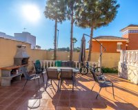 Buy independent chalet with pool and garden in Villamartin close to golf course. ID 6302