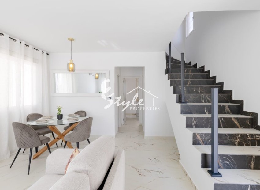 Buy independent chalet with pool and garden in Villamartin close to golf course. ID 6305