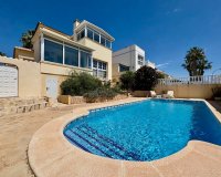 Buy independent chalet with pool and garden in Villamartin close to golf course. ID 6339