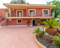 Buy independent villa with lovely garden areas and pool Los Balcones, Torrevieja, Costa Blanca. ID: 4254