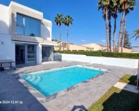Buy independent villa with lovely garden areas and pool Los Balcones, Torrevieja, Costa Blanca. ID: 6312
