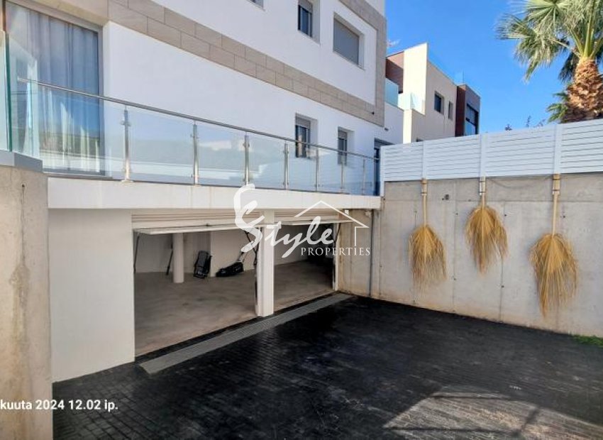 Buy independent villa with lovely garden areas and pool Los Balcones, Torrevieja, Costa Blanca. ID: 6312