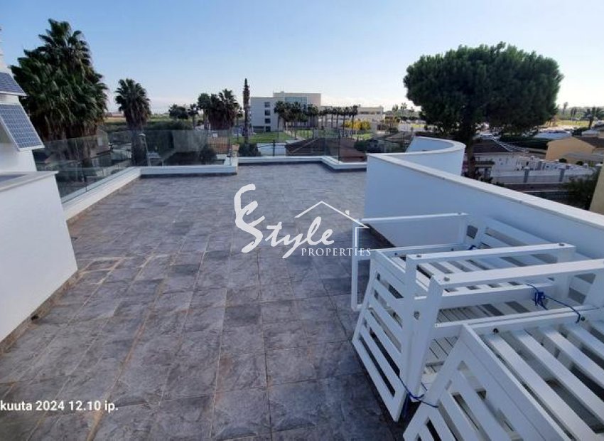 Buy independent villa with lovely garden areas and pool Los Balcones, Torrevieja, Costa Blanca. ID: 6312