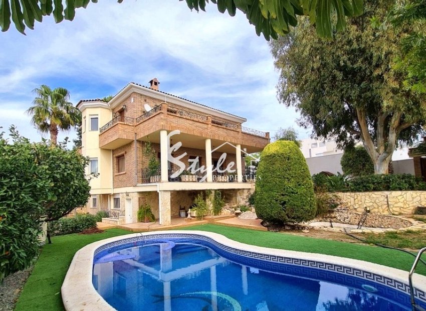 Buy luxury villa in Costa Blanca close to sea in Ciudad Quesada. ID: 4800