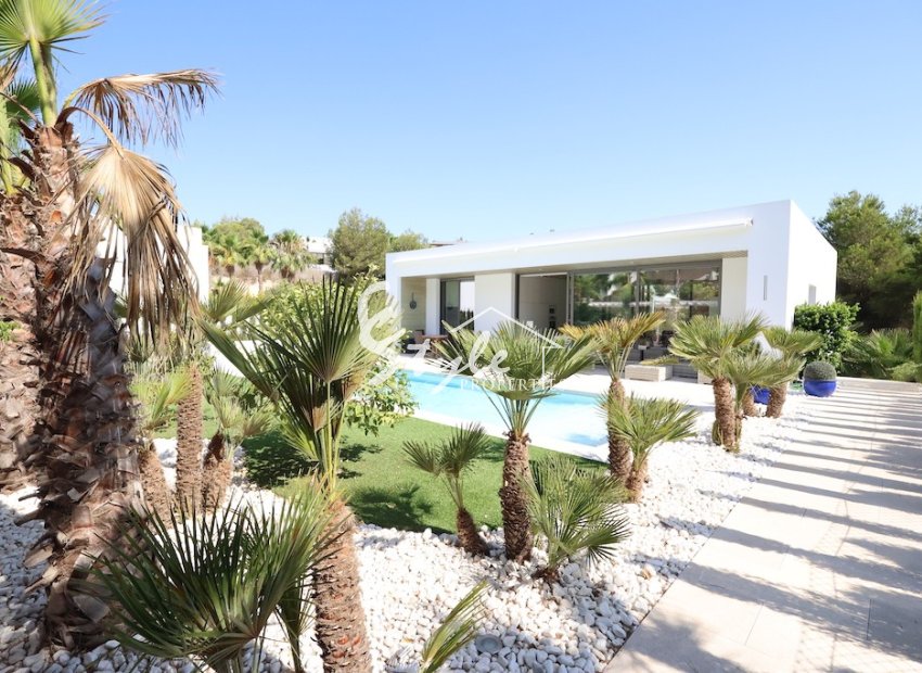 Buy luxury villa with garden and pool, in Las Colinas Golf & Country Club, Villamartín, Orihuela Costa. id 6319