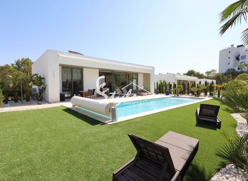 Buy luxury villa with garden and pool, in Las Colinas Golf & Country Club, Villamartín, Orihuela Costa. id 6319