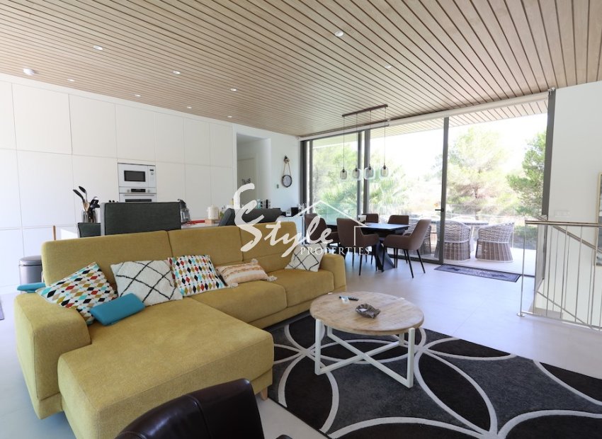 Buy luxury villa with garden and pool, in Las Colinas Golf & Country Club, Villamartín, Orihuela Costa. id 6319