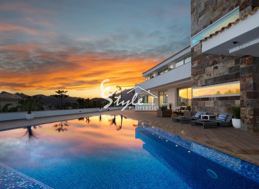 Buy luxury villa with sea views in ALTEA, Costa Blanca. ID 6315