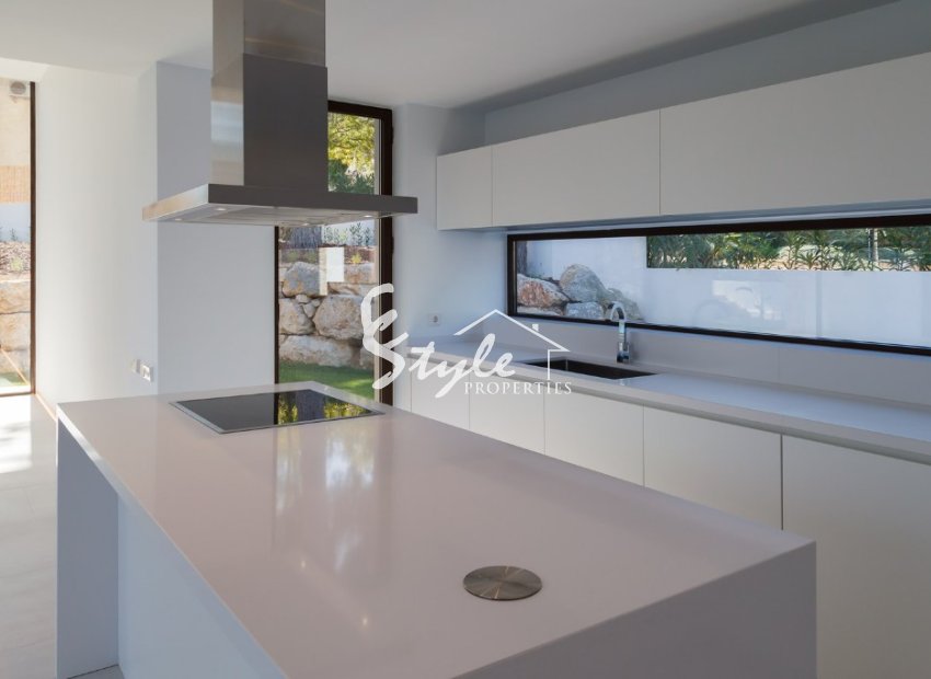 Buy newly built villa in Moraira close to the sea. ID ON1135_44 