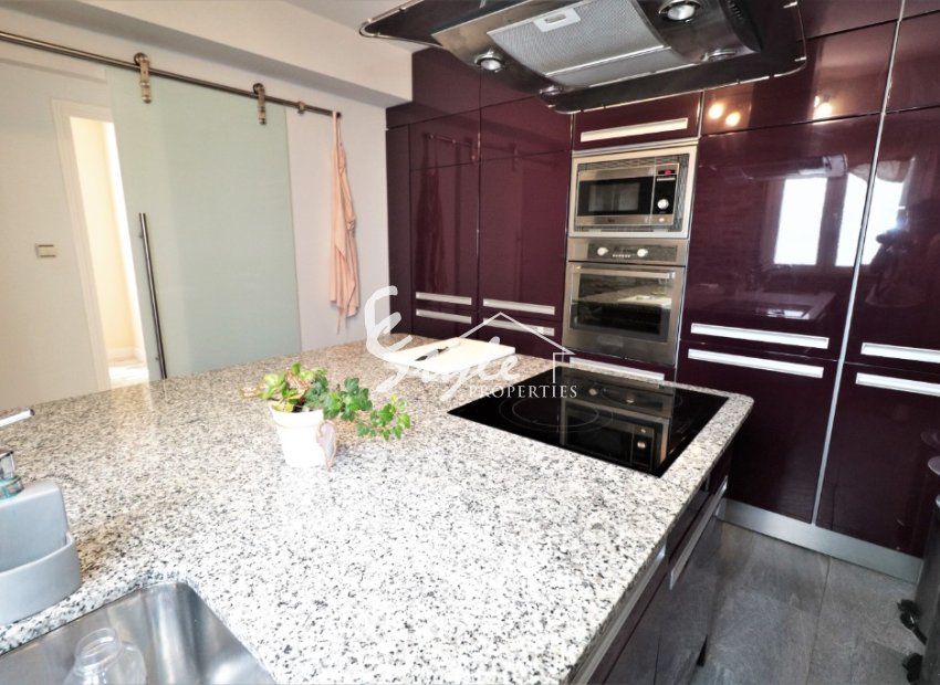 Buy penthouse apartment in Costa Blanca steps from the sea and beach in Torrevieja, Playa de los Naufragos. ID: 6173