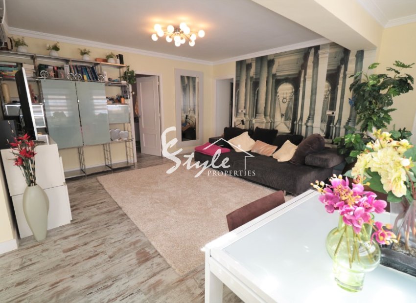 Buy penthouse apartment in Costa Blanca steps from the sea and beach in Torrevieja, Playa de los Naufragos. ID: 6173