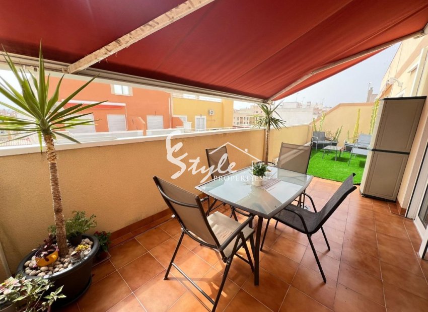 Buy penthouse just 400 meters to the beach in Torrevieja, Costa Blanca. ID: 6257