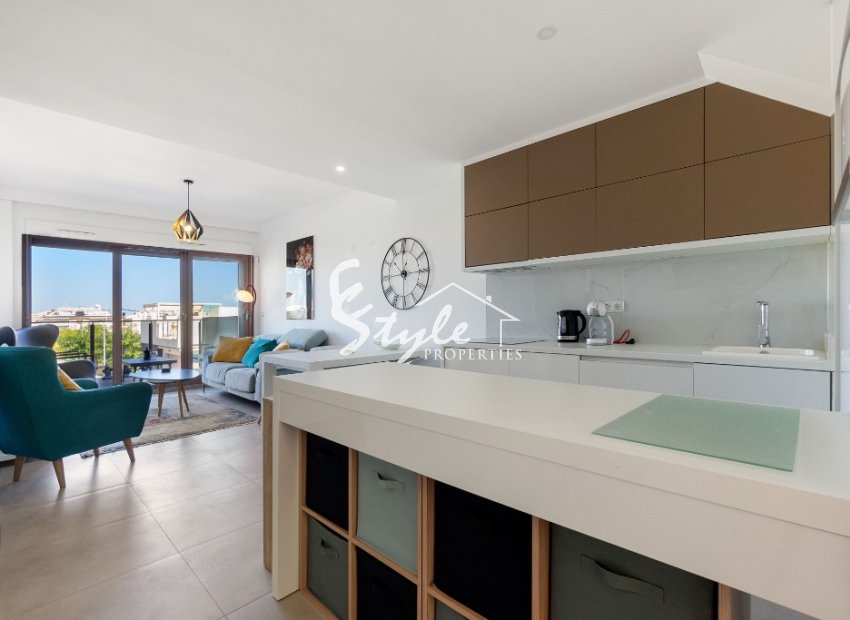 Buy penthouse with pool close to the sea in Mil Palmeras, Orihuela Costa. ID: 6239