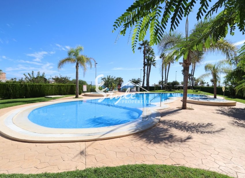 Buy penthouse with pool close to the sea in Mil Palmeras, Orihuela Costa. ID: 6349