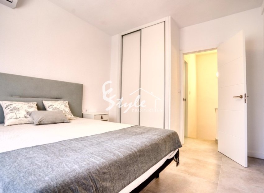 Buy semidetached house with garden and pool in Torrevieja. ID 6342