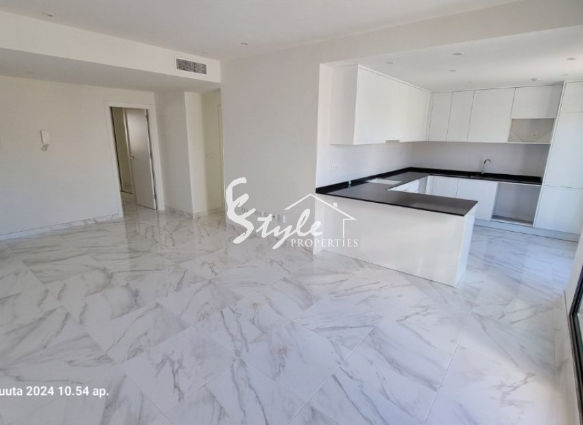 Buy top floor penthouse in Villamartín golf, Costa Blanca. ID 6314