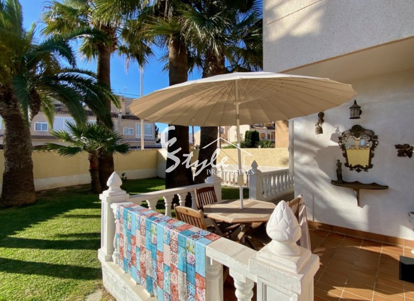 Buy townhouse with garden and pool in Torrevieja, 200 m to the beach. ID 6141