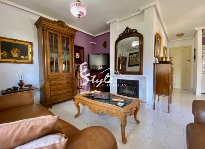Buy townhouse with garden and pool in Torrevieja, 200 m to the beach. ID 6141
