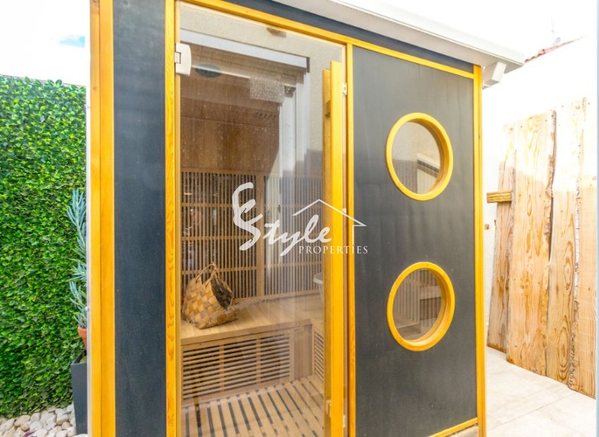 Buy townhouse with garden and pool in Torrevieja. ID 6250